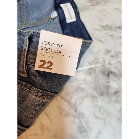 Lane Bryant Womens Blue Solid Stretch High Rise Curve Fit Bermuda Shorts Size 22 - Picture 4 of 8